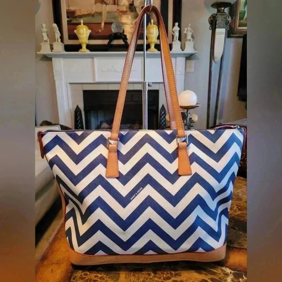 DOONEY & BOURKE SHOULDER BAG - Picture 2 of 14